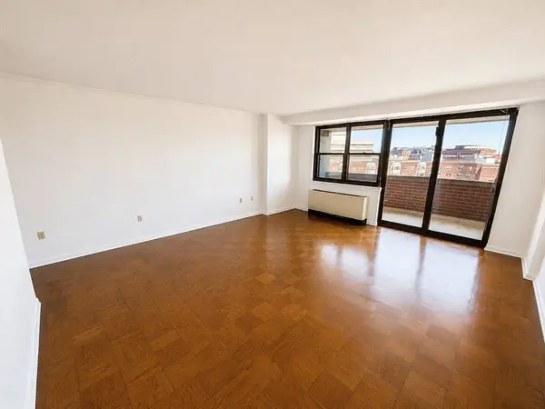 9 Hawthorne Place #12F, Boston, MA 02114