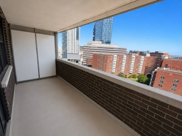 9 Hawthorne Place #12F, Boston, MA 02114