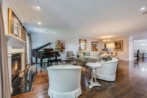 439 Dedham St #C, Newton, MA 02459