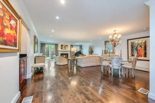 439 Dedham St #C, Newton, MA 02459