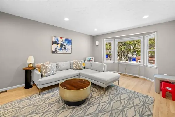 48 Regent Circle #48, Brookline, MA 02445