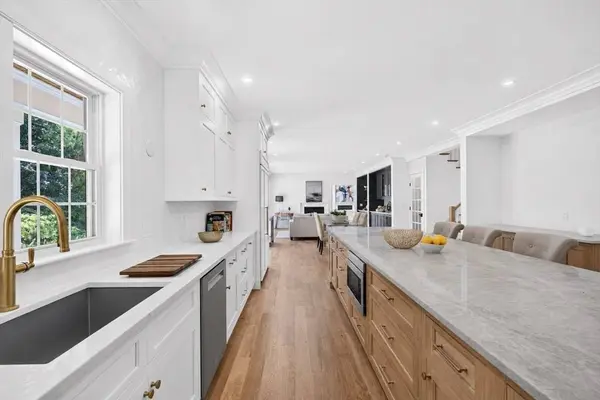11 Viking Road, Winchester, MA 01890