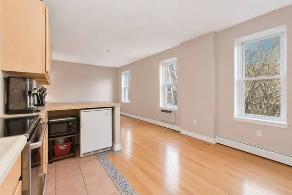 32 Fleet St #7, Boston, MA 02113