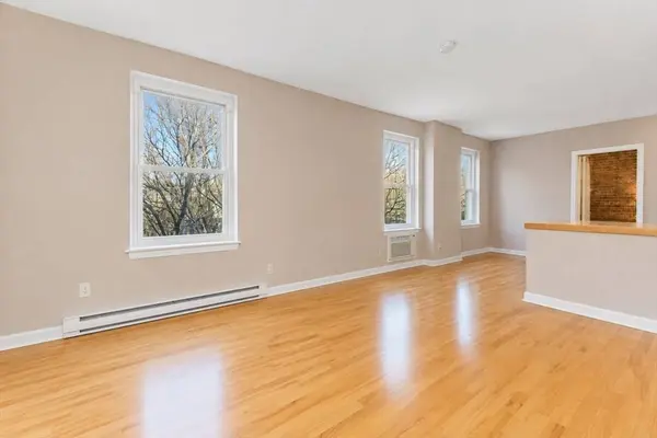 32 Fleet St #7, Boston, MA 02113