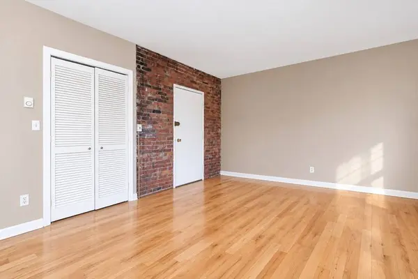 32 Fleet St #7, Boston, MA 02113