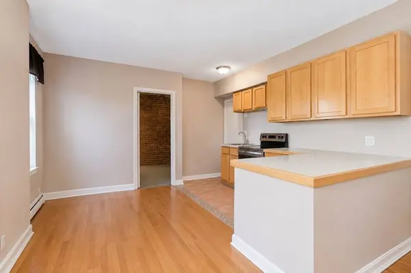 32 Fleet St #7, Boston, MA 02113
