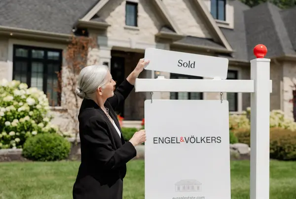 Why Texas Real Estate Agents and Appraisers Have New License Numbers
