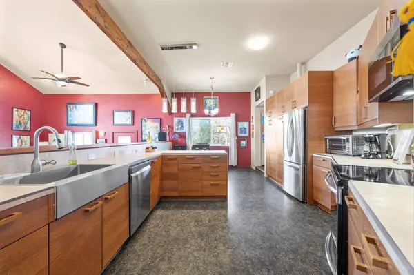 450 Eagles Nest DR, Wimberley, TX 78676