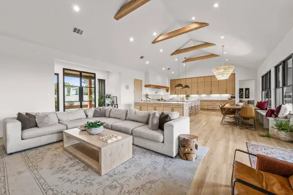 107 W Lakeshore DR, Dripping Springs, TX 78620