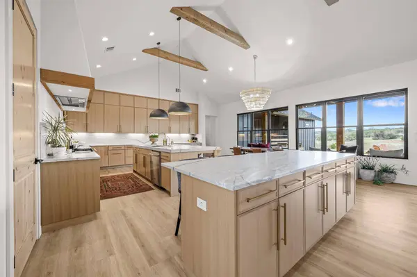 107 W Lakeshore DR, Dripping Springs, TX 78620