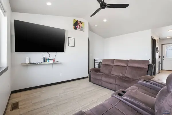 5520 Coal Bank Dr, Rapid City, SD 57701