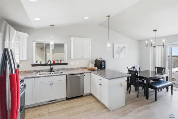 5520 Coal Bank Dr, Rapid City, SD 57701