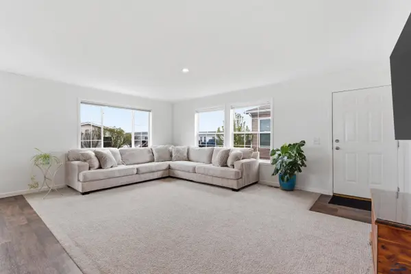 4419 Circlewood Dr, Rapid City, SD 57703