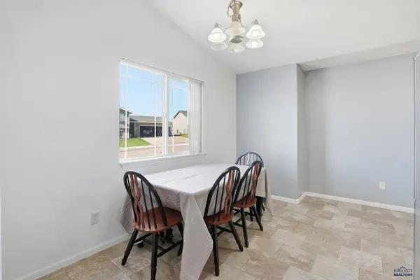 4932 Southpointe Dr, Rapid City, SD 57701