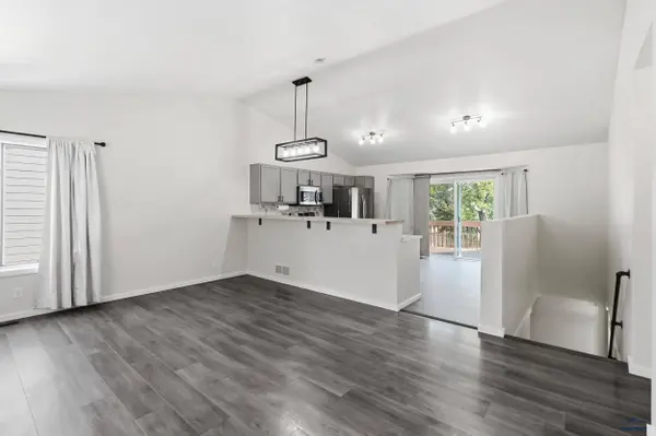 1220 Range View Cir, Rapid City, SD 57701