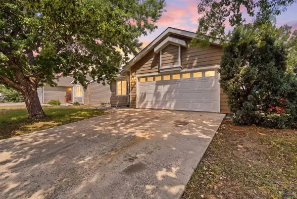 1220 Range View Cir, Rapid City, SD 57701