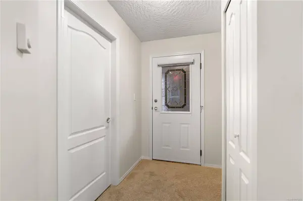 330 Brae Rd #202, Duncan, BC V9L 3T8