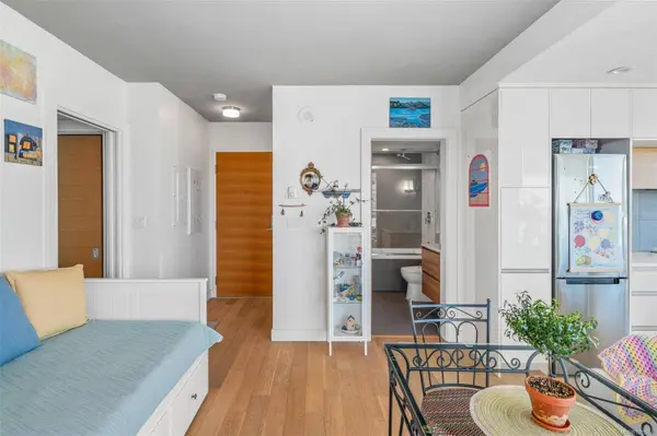 989 Johnson St #1406, Victoria, BC V8V 0E3