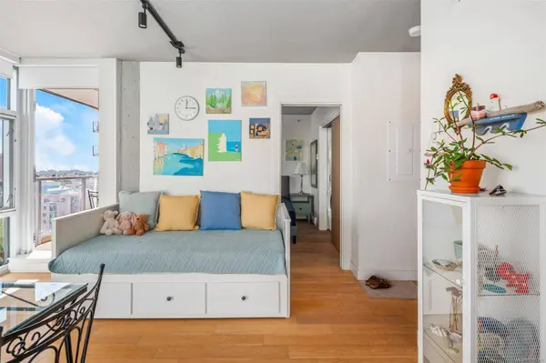 989 Johnson St #1406, Victoria, BC V8V 0E3