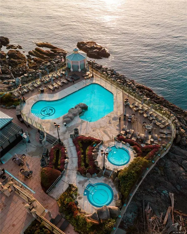 1175 Beach Dr #505, Oak Bay, BC V8S 2N2