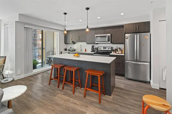 826 Esquimalt Rd #403, Esquimalt, BC V9A 3M4