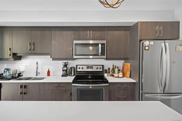 826 Esquimalt Rd #403, Esquimalt, BC V9A 3M4