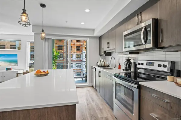 826 Esquimalt Rd #403, Esquimalt, BC V9A 3M4