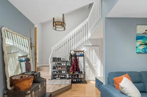 335 Damon Dr, View Royal, BC V9B 5G5