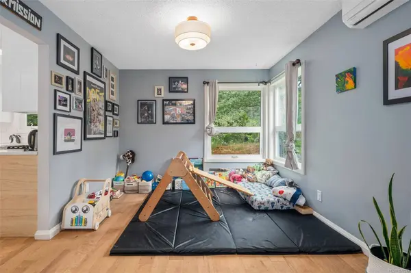 335 Damon Dr, View Royal, BC V9B 5G5
