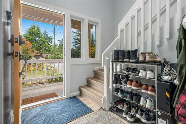 335 Damon Dr, View Royal, BC V9B 5G5