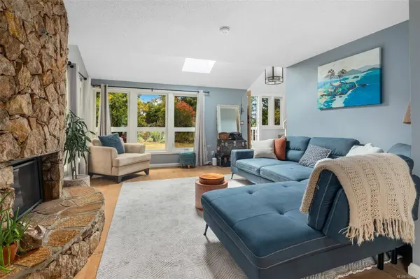 335 Damon Dr, View Royal, BC V9B 5G5