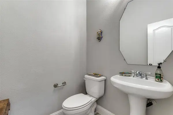 1301 Meadows Avenue, Lantana, TX 76226