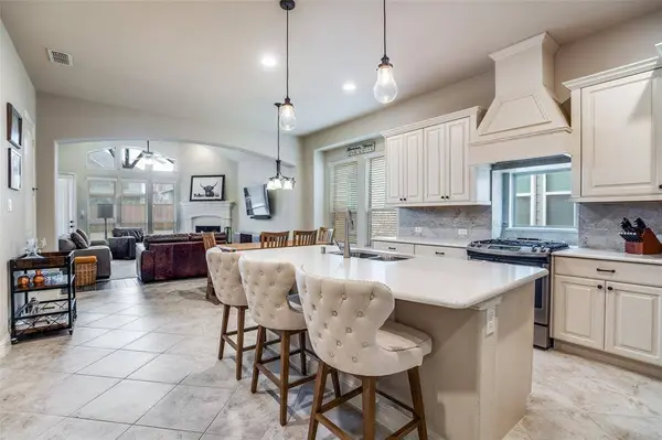 1724 Seminole Lane, Lantana, TX 76226