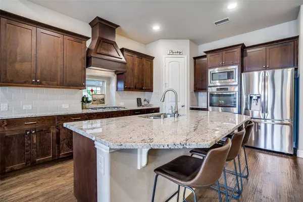 9112 Brownwood Avenue, Argyle, TX 76226
