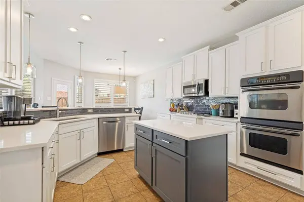 9125 Parson Drive, Lantana, TX 76226