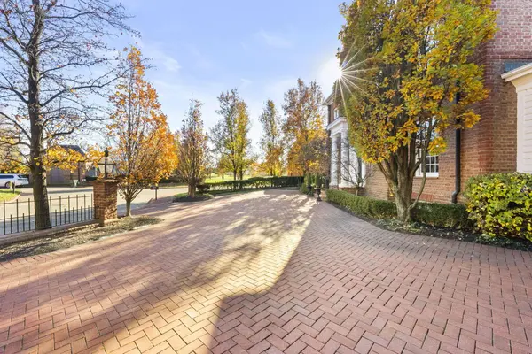 6940 Clivdon Mews, New Albany, OH 43054