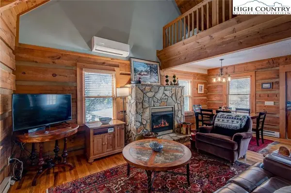 200 Apple Ridge LN, Blowing Rock, NC 28605