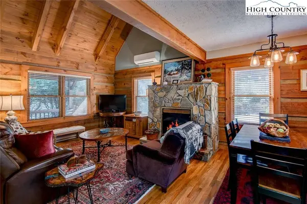 200 Apple Ridge LN, Blowing Rock, NC 28605