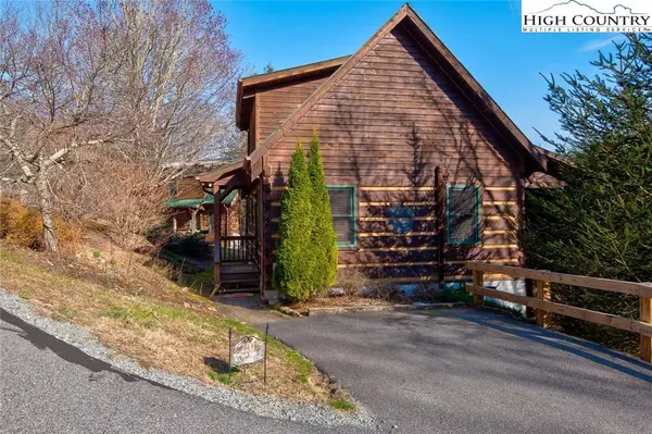 200 Apple Ridge LN, Blowing Rock, NC 28605