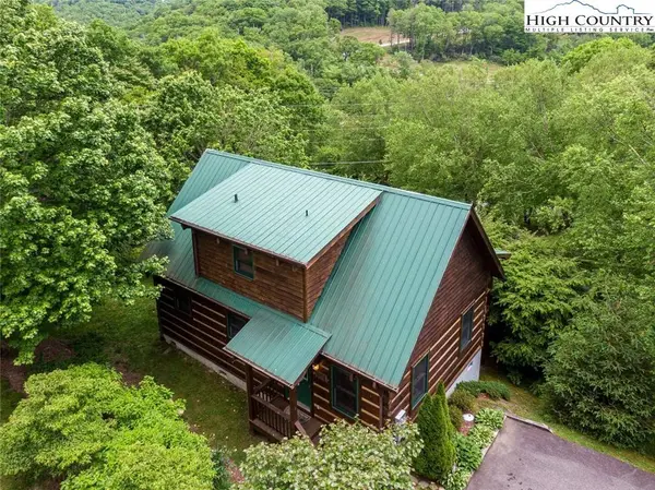 200 Apple Ridge LN, Blowing Rock, NC 28605