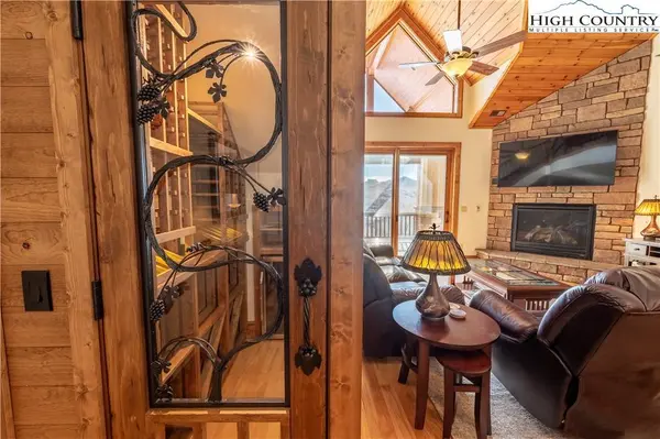 311 Penny LN #2D, Banner Elk, NC 28604