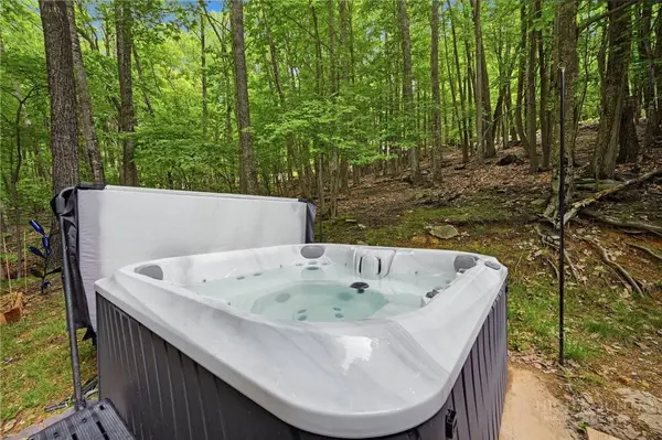 113 Poplar DR, Beech Mountain, NC 28604