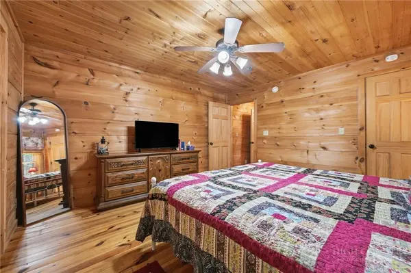 113 Poplar DR, Beech Mountain, NC 28604