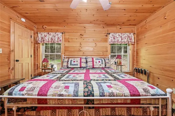 113 Poplar DR, Beech Mountain, NC 28604