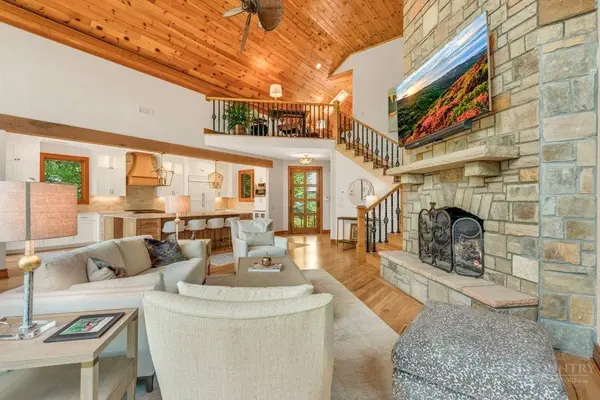 35 Crestview LN, Banner Elk, NC 28604