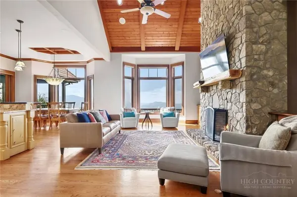 133 Summit Ledges LN, Banner Elk, NC 28604