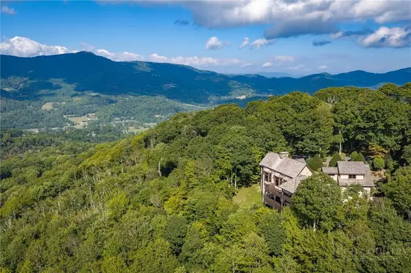 133 Summit Ledges LN, Banner Elk, NC 28604
