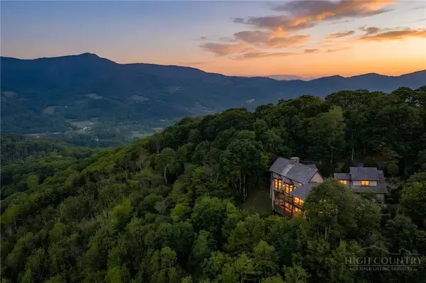133 Summit Ledges LN, Banner Elk, NC 28604