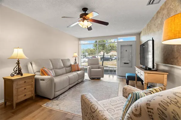 4353 TAHITIAN GARDENS CIR #B, Holiday, FL 34691