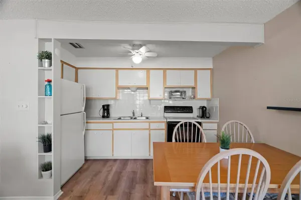 4353 TAHITIAN GARDENS CIR #B, Holiday, FL 34691